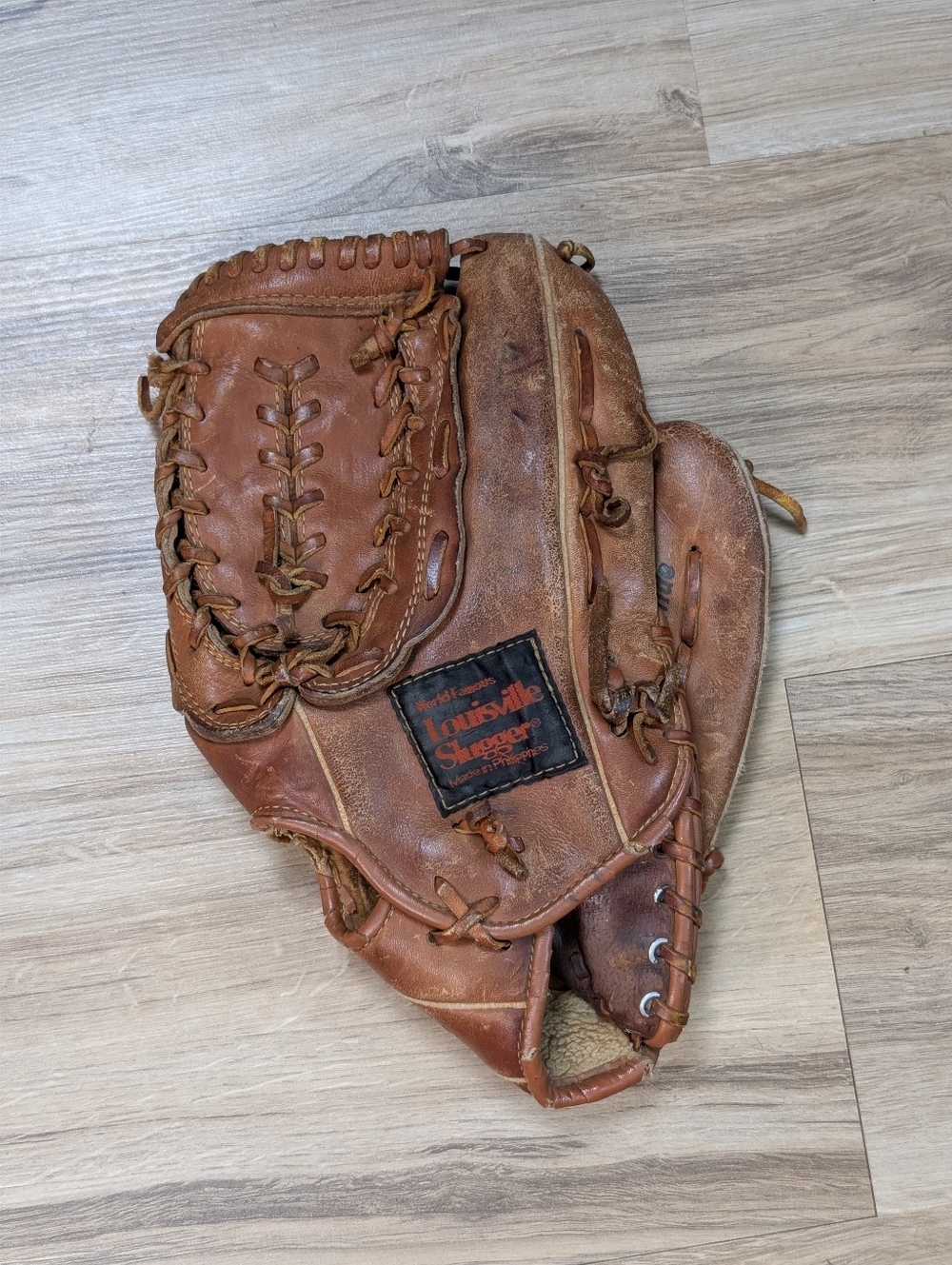Vintage Louisville Slugger Right handed Thrower Softball Glove HBG55 12.5"